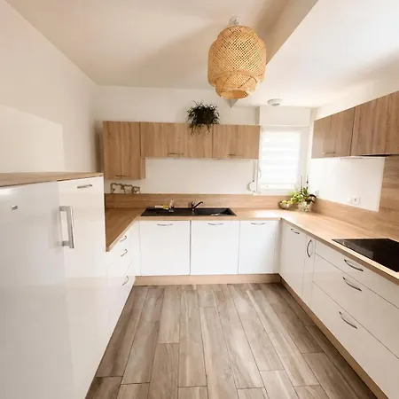 Maison Avec Piscine Village Prefere Des Francais *