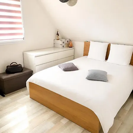 Maison Avec Piscine Village Prefere Des Francais