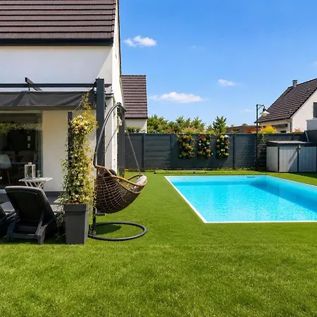 Maison Avec Piscine Village Prefere Des Francais Bergheim